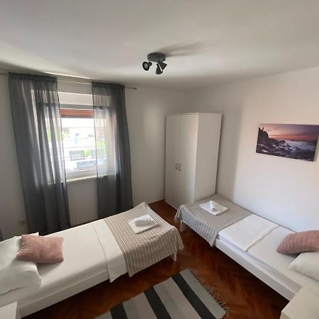 Family Beach Apartments Peroj Luaran gambar
