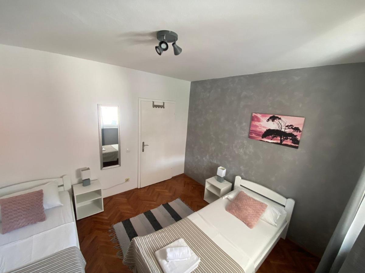 Family Beach Apartments Peroj Luaran gambar