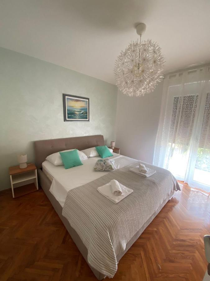 Family Beach Apartments Peroj Luaran gambar