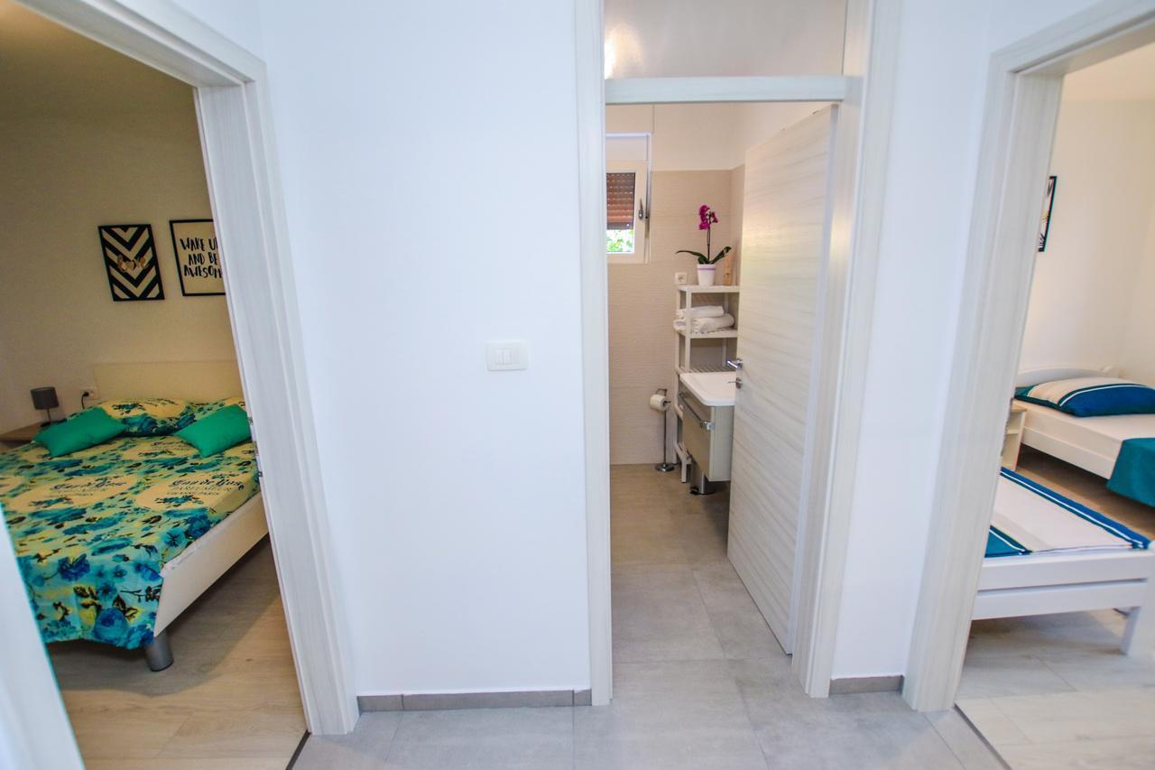 Family Beach Apartments Peroj Luaran gambar