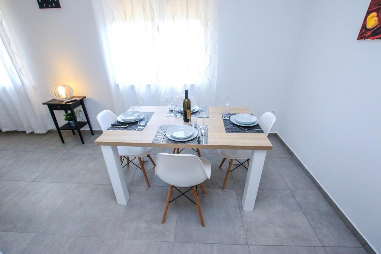 Family Beach Apartments Peroj Luaran gambar