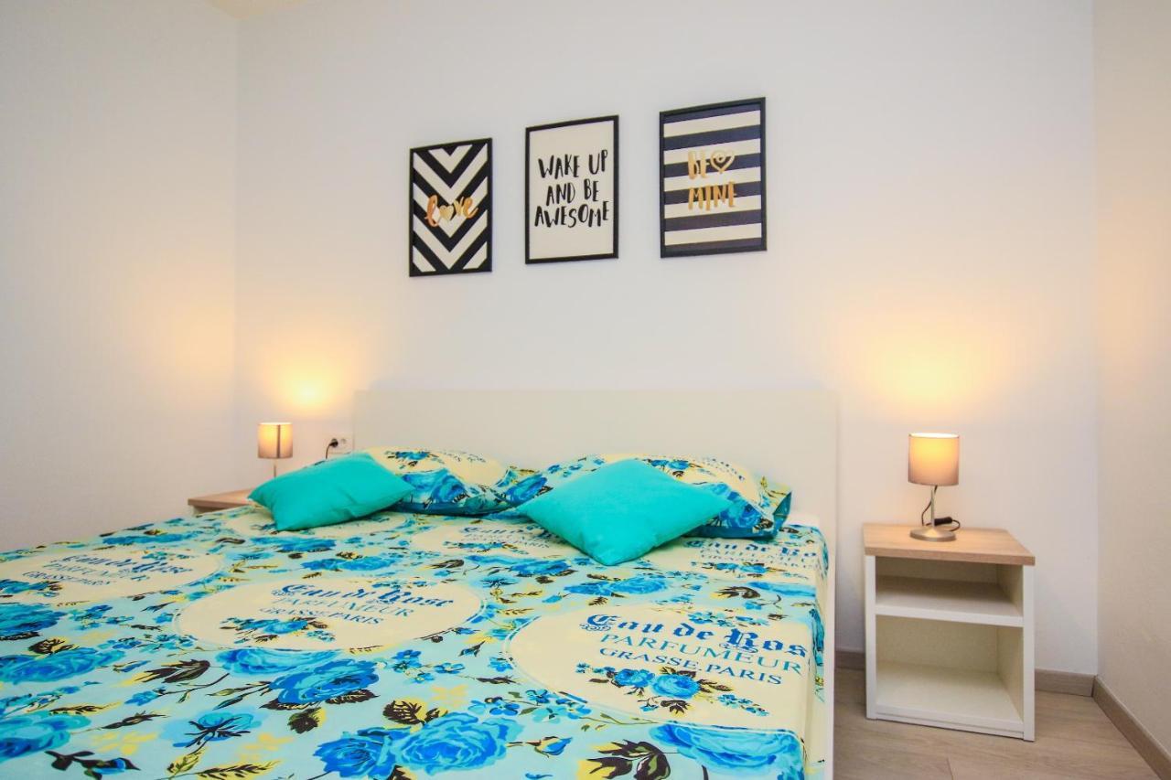Family Beach Apartments Peroj Luaran gambar