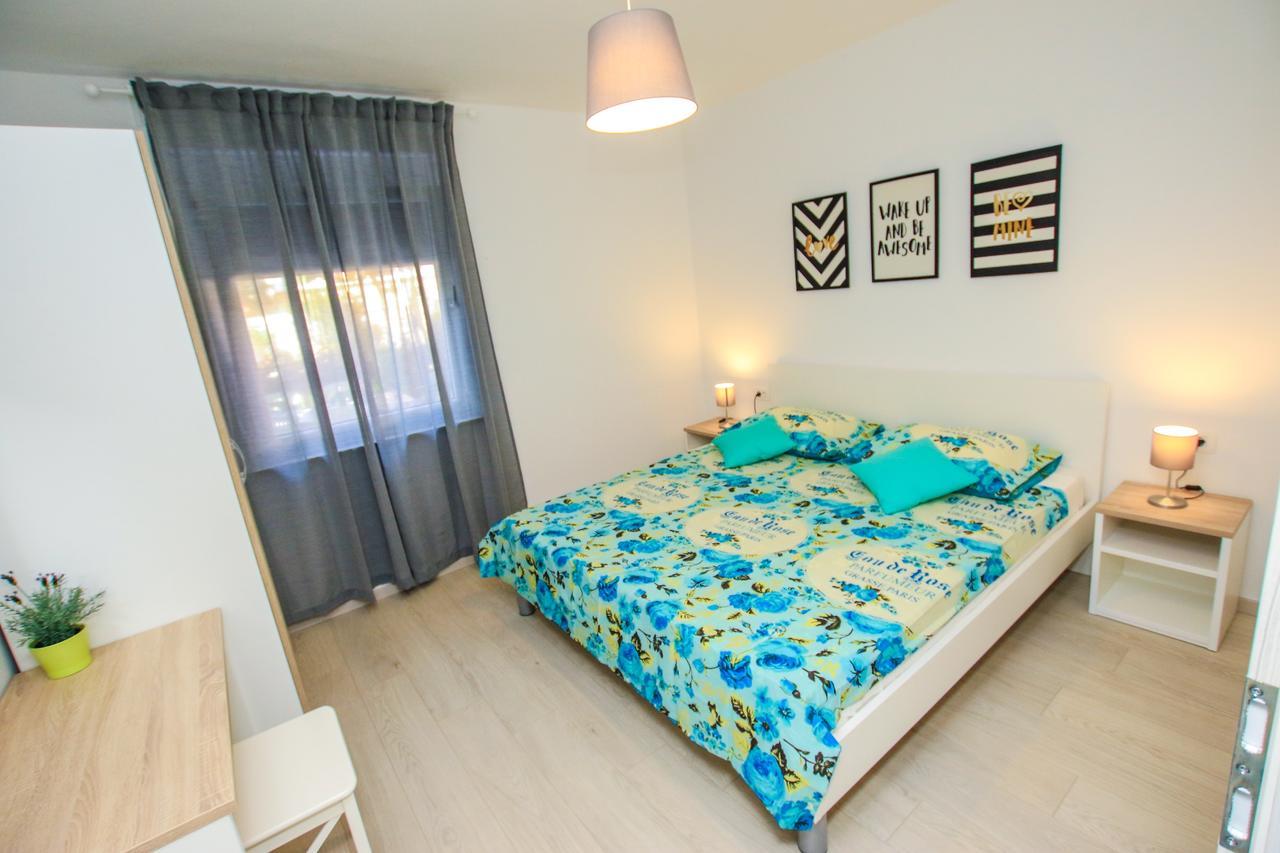 Family Beach Apartments Peroj Luaran gambar