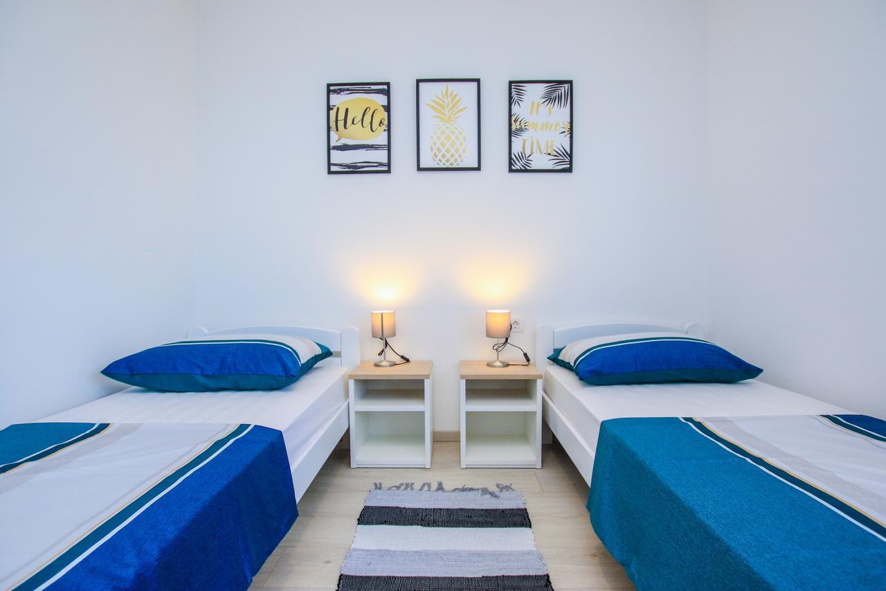 Family Beach Apartments Peroj Luaran gambar
