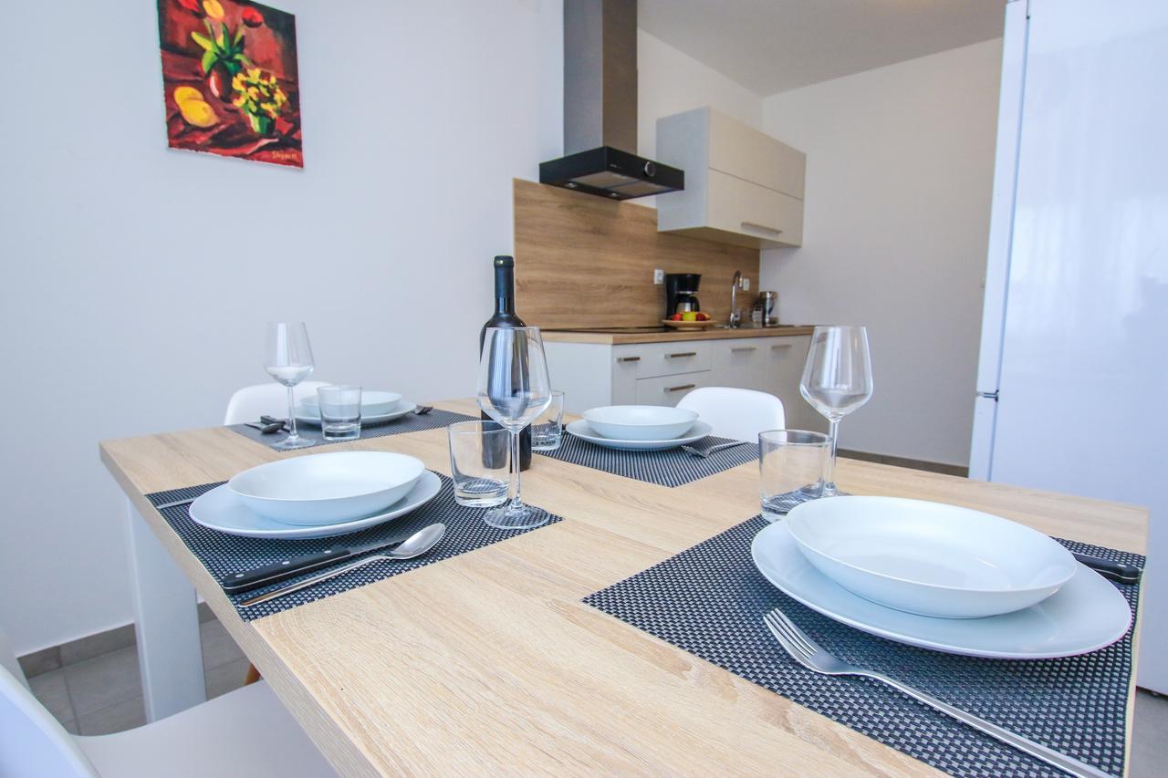 Family Beach Apartments Peroj Luaran gambar