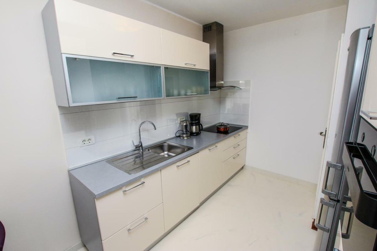 Family Beach Apartments Peroj Luaran gambar