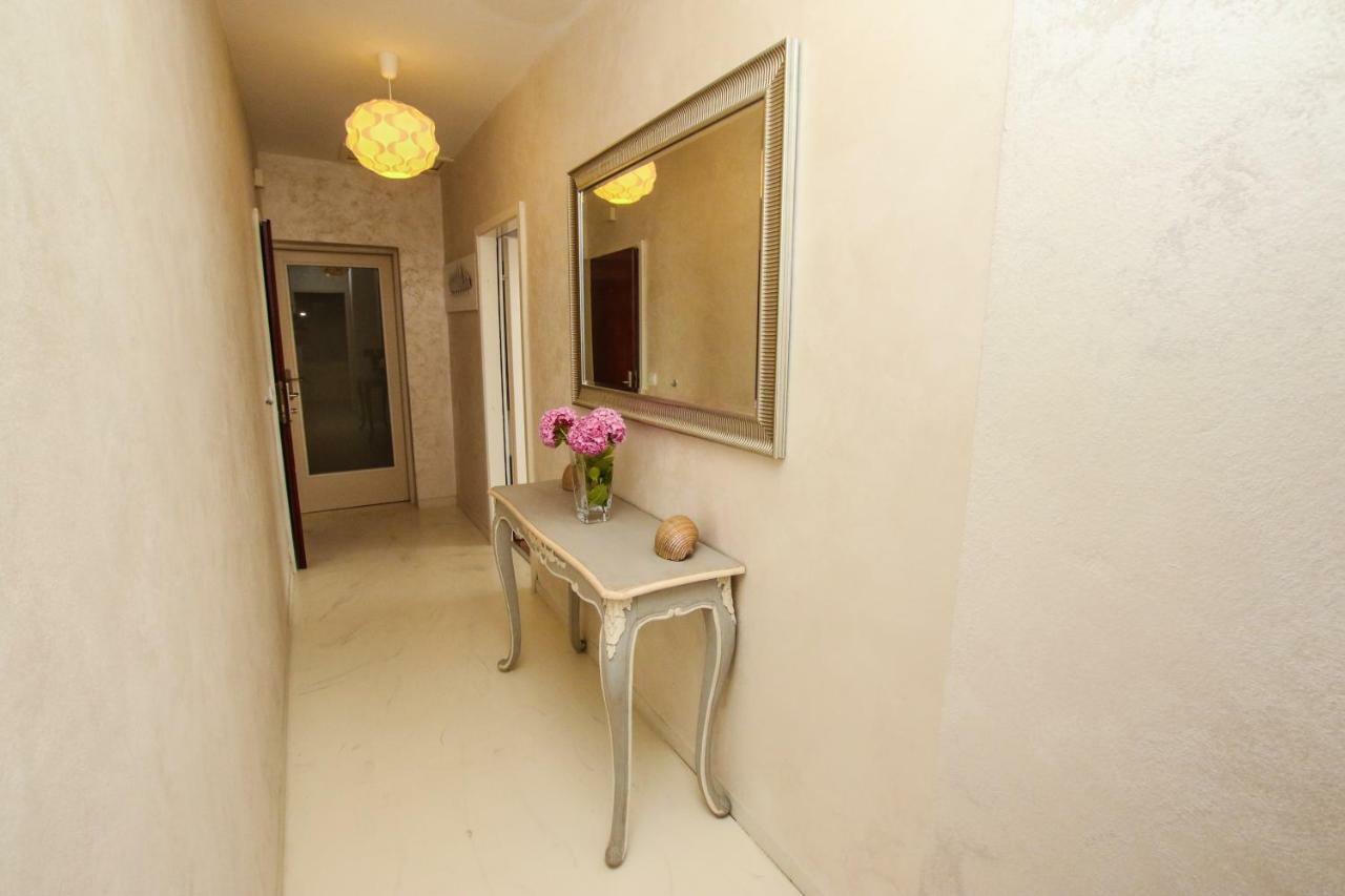 Family Beach Apartments Peroj Luaran gambar