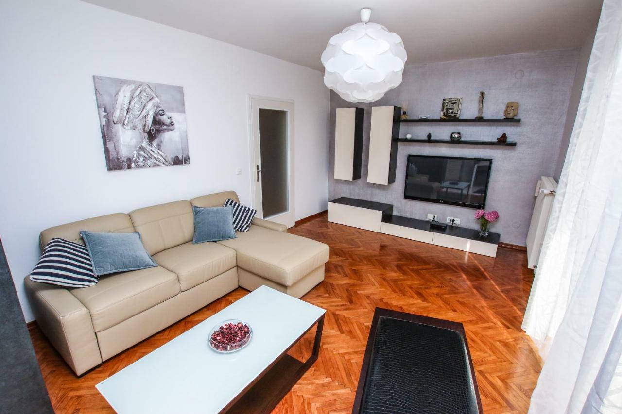 Family Beach Apartments Peroj Luaran gambar