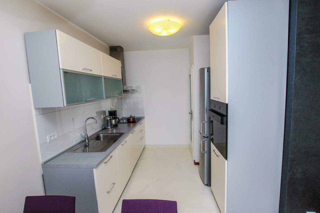 Family Beach Apartments Peroj Luaran gambar
