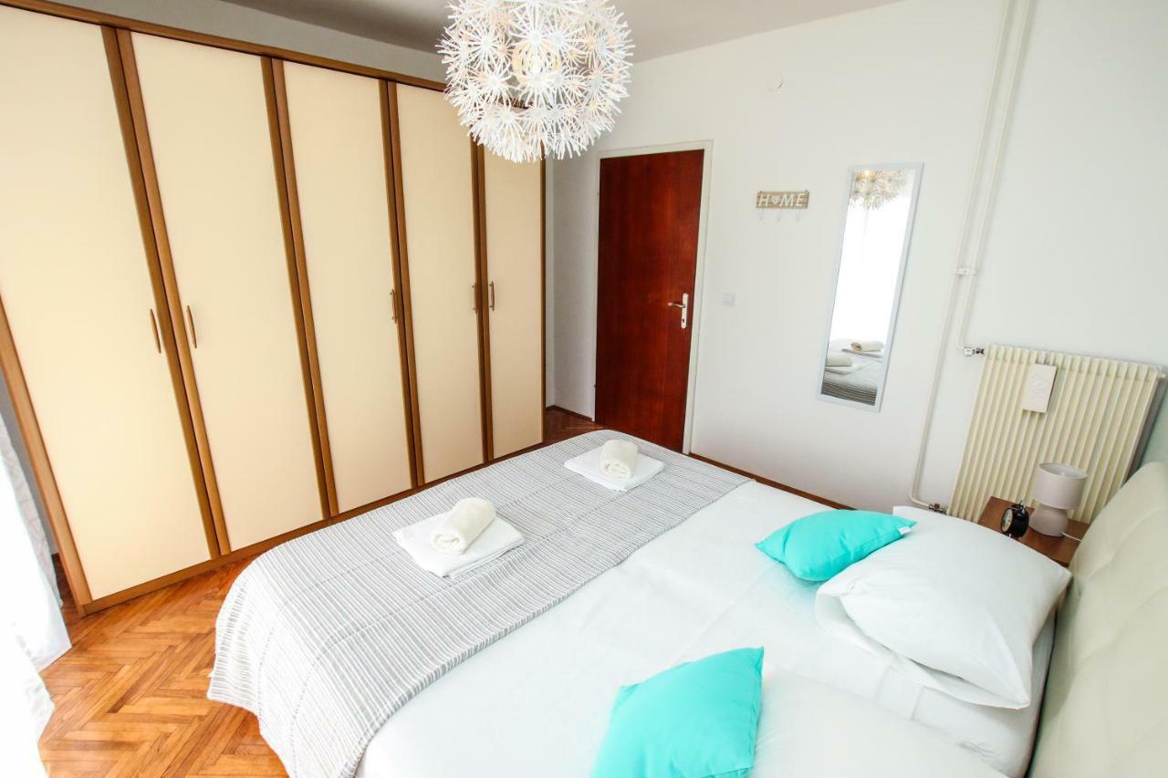Family Beach Apartments Peroj Luaran gambar